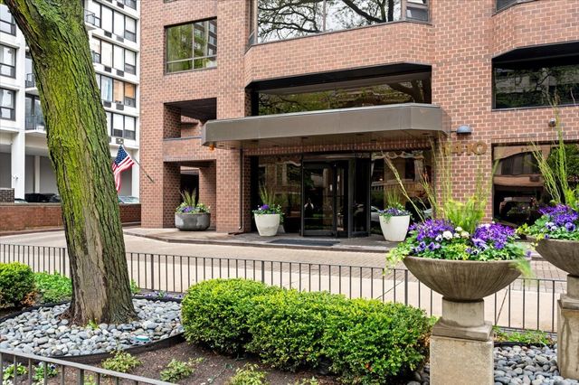 1410 N State Parkway 23B, Chicago, IL 60610