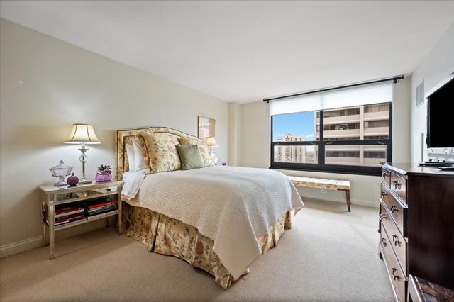 1410 N State Parkway 23B, Chicago, IL 60610