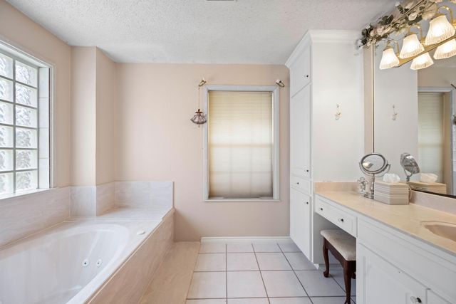 997 Sycamore St., Overton, TX 75662