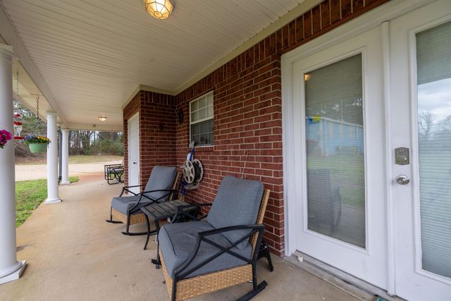 997 Sycamore St., Overton, TX 75662