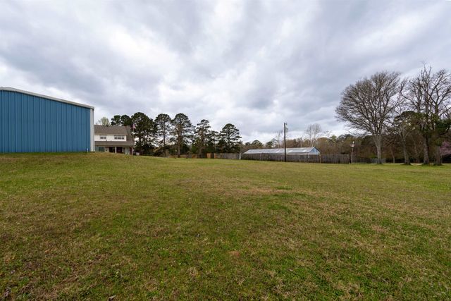 997 Sycamore St., Overton, TX 75662