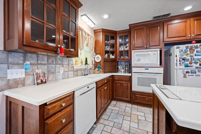 997 Sycamore St., Overton, TX 75662