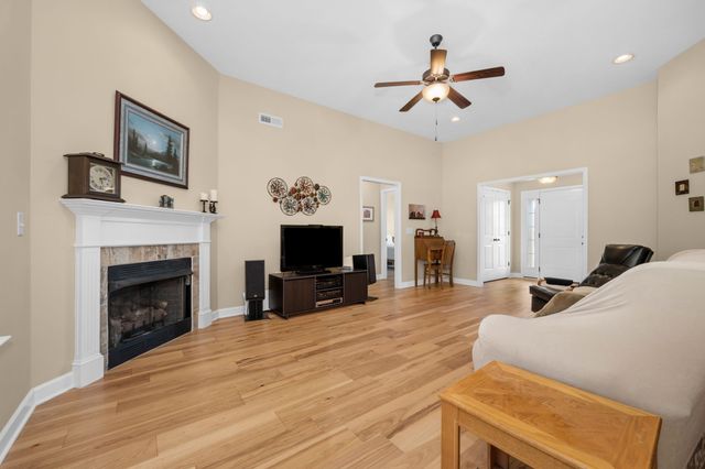 1433 Round Rock Dr, Murfreesboro, TN 37128