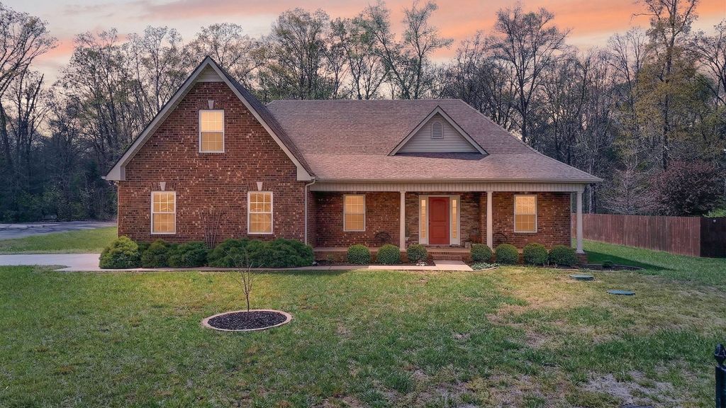 1433 Round Rock Dr, Murfreesboro, TN 37128