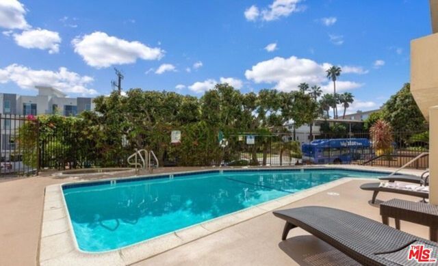 612 S Barrington Avenue 310, Los Angeles, CA 90049