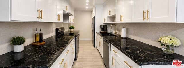 612 S Barrington Avenue 310, Los Angeles, CA 90049