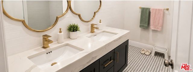 612 S Barrington Avenue 310, Los Angeles, CA 90049