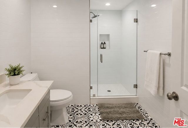 612 S Barrington Avenue 310, Los Angeles, CA 90049