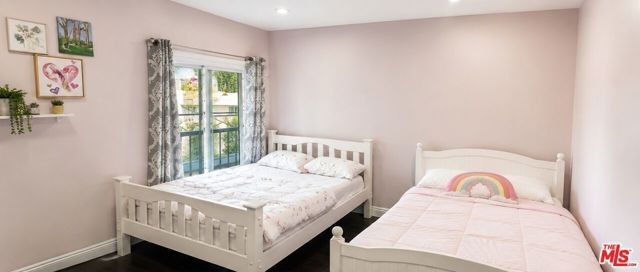 612 S Barrington Avenue 310, Los Angeles, CA 90049
