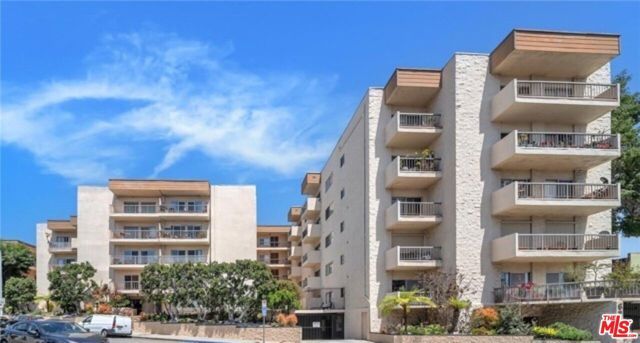 612 S Barrington Avenue 310, Los Angeles, CA 90049