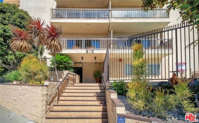 612 S Barrington Avenue 310, Los Angeles, CA 90049