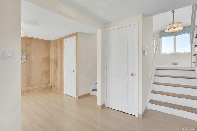 258 E 5th Street, Deer Park, NY 11729