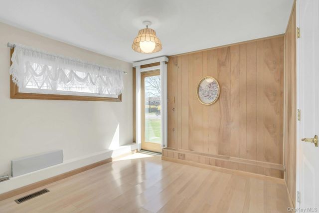 258 E 5th Street, Deer Park, NY 11729