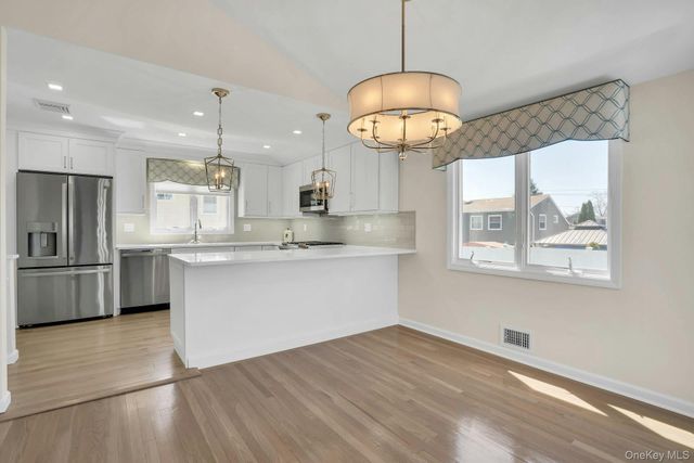 258 E 5th Street, Deer Park, NY 11729