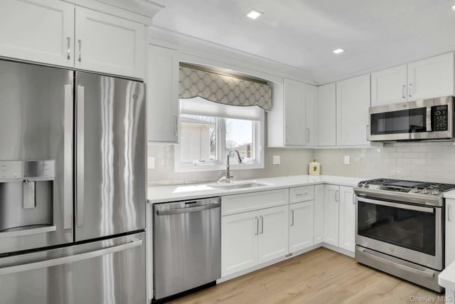 258 E 5th Street, Deer Park, NY 11729