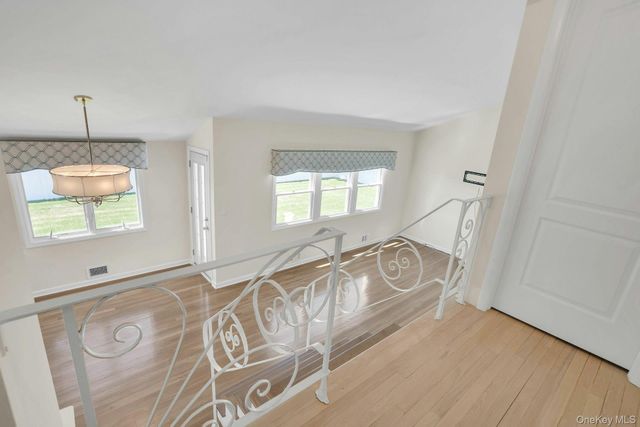 258 E 5th Street, Deer Park, NY 11729