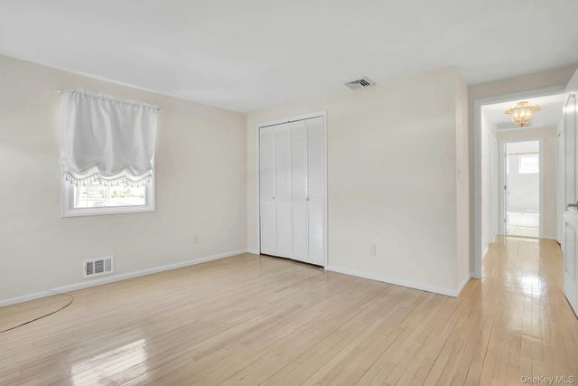 258 E 5th Street, Deer Park, NY 11729