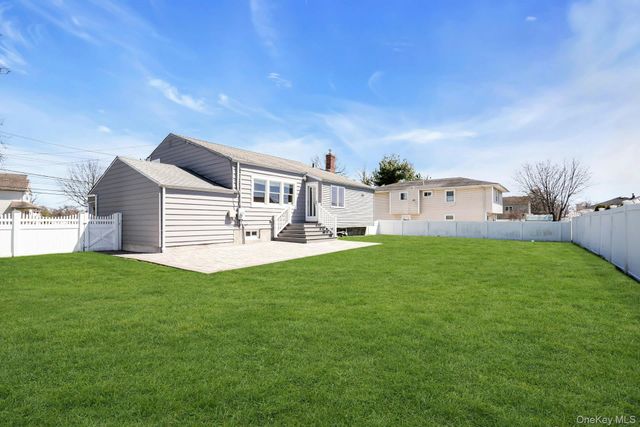 258 E 5th Street, Deer Park, NY 11729