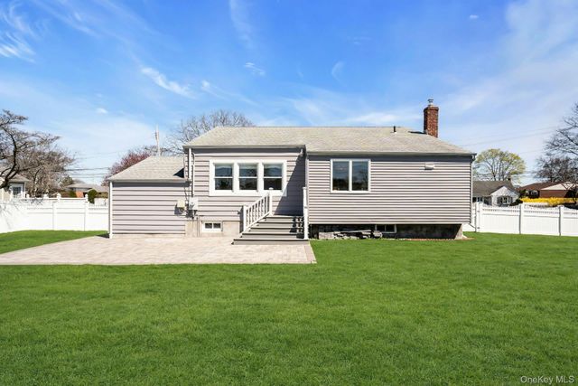 258 E 5th Street, Deer Park, NY 11729