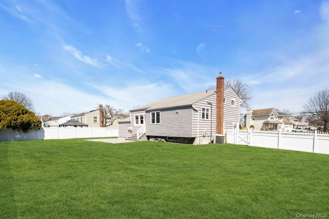 258 E 5th Street, Deer Park, NY 11729