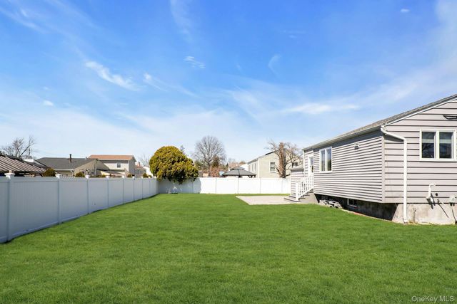 258 E 5th Street, Deer Park, NY 11729