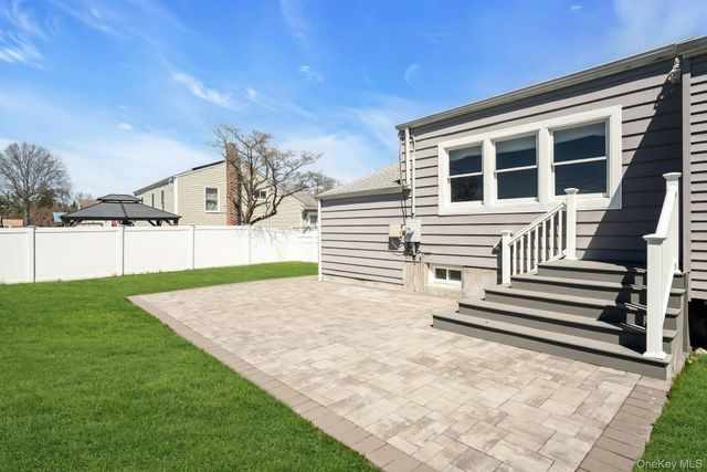 258 E 5th Street, Deer Park, NY 11729