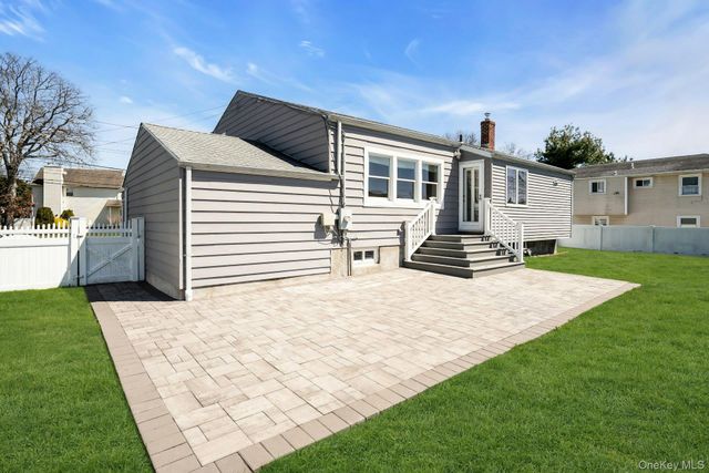 258 E 5th Street, Deer Park, NY 11729