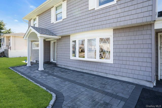 258 E 5th Street, Deer Park, NY 11729