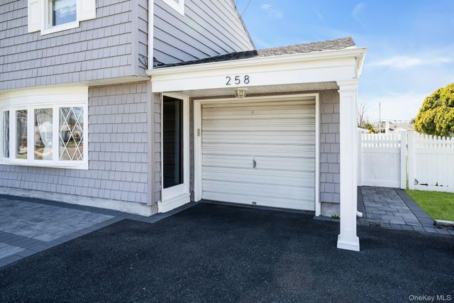 258 E 5th Street, Deer Park, NY 11729