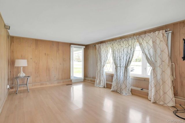 258 E 5th Street, Deer Park, NY 11729