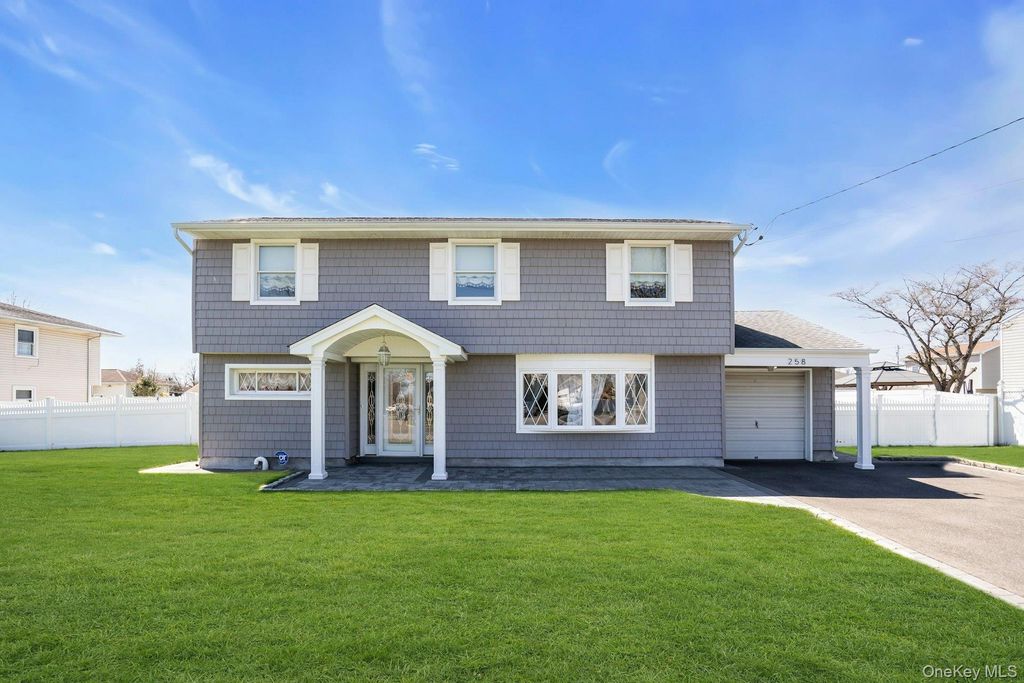 258 E 5th Street, Deer Park, NY 11729
