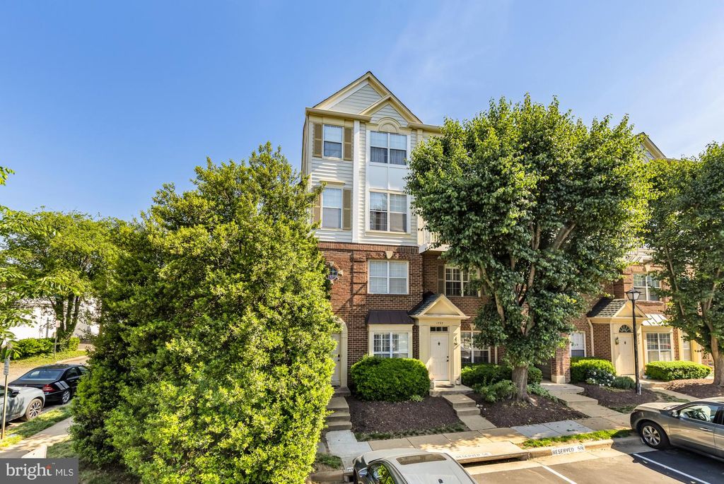 1737 KINGSGATE CT, Alexandria, VA 22302
