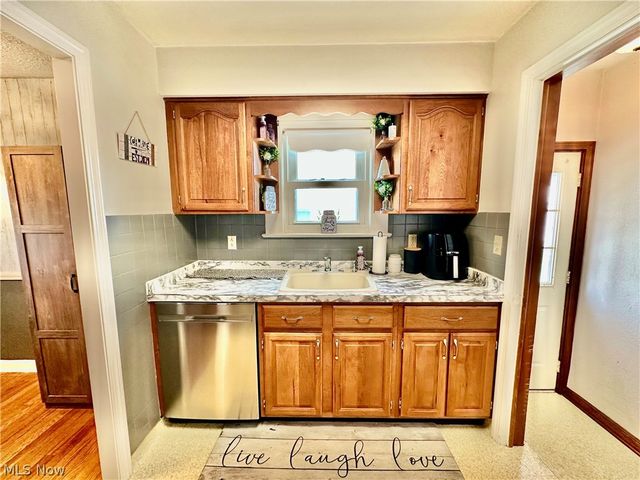 287 E 330th Street, Willowick, OH 44095