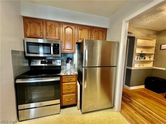 287 E 330th Street, Willowick, OH 44095