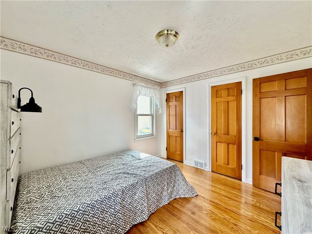 287 E 330th Street, Willowick, OH 44095