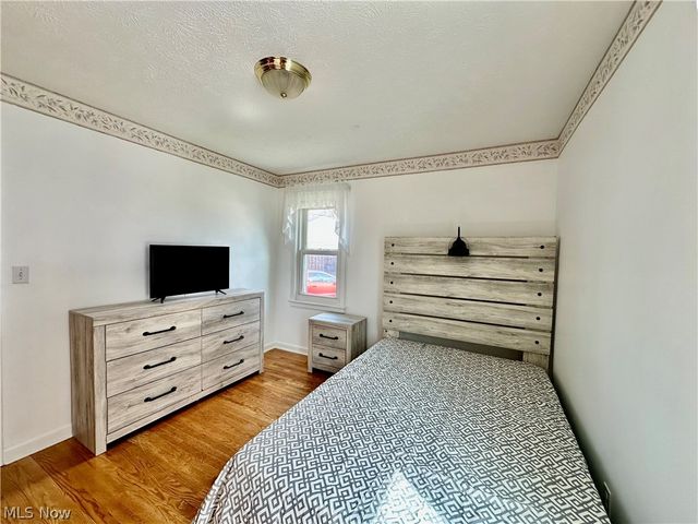 287 E 330th Street, Willowick, OH 44095