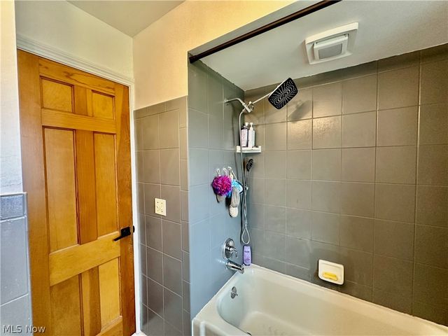 287 E 330th Street, Willowick, OH 44095