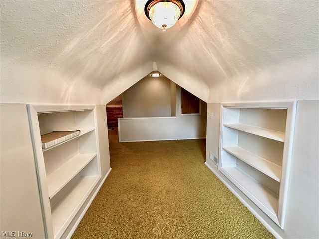 287 E 330th Street, Willowick, OH 44095