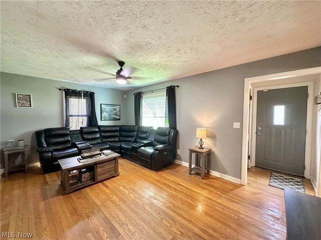 287 E 330th Street, Willowick, OH 44095