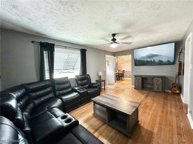 287 E 330th Street, Willowick, OH 44095