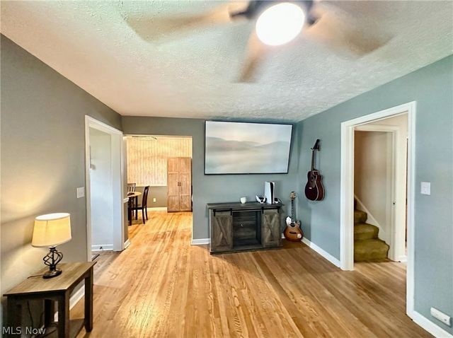 287 E 330th Street, Willowick, OH 44095