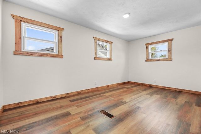 215 E Pennsylvania Avenue, Sebring, OH 44672