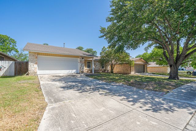 7555 LINCOLN VILLAGE DR, San Antonio, TX 78244