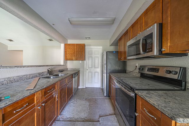7555 LINCOLN VILLAGE DR, San Antonio, TX 78244