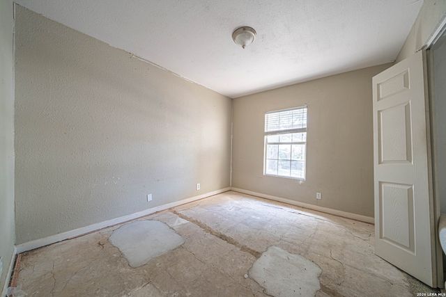 7555 LINCOLN VILLAGE DR, San Antonio, TX 78244