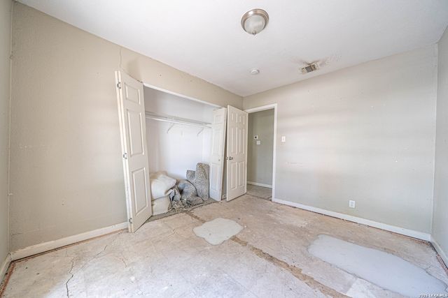 7555 LINCOLN VILLAGE DR, San Antonio, TX 78244