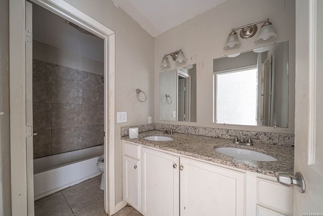 7555 LINCOLN VILLAGE DR, San Antonio, TX 78244