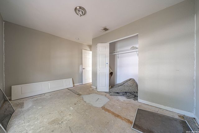 7555 LINCOLN VILLAGE DR, San Antonio, TX 78244