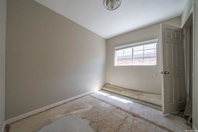 7555 LINCOLN VILLAGE DR, San Antonio, TX 78244