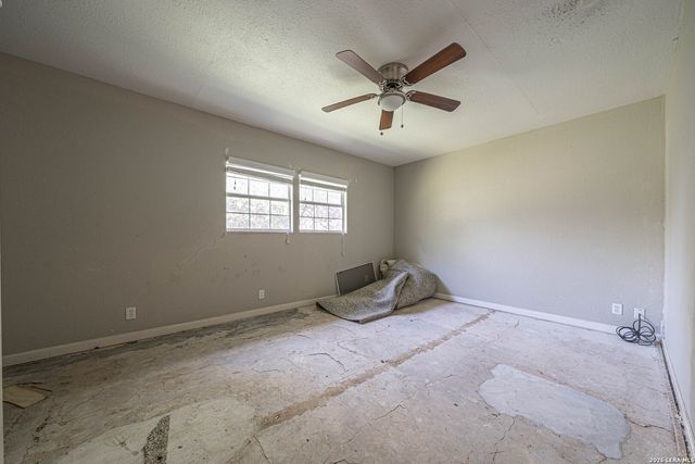 7555 LINCOLN VILLAGE DR, San Antonio, TX 78244
